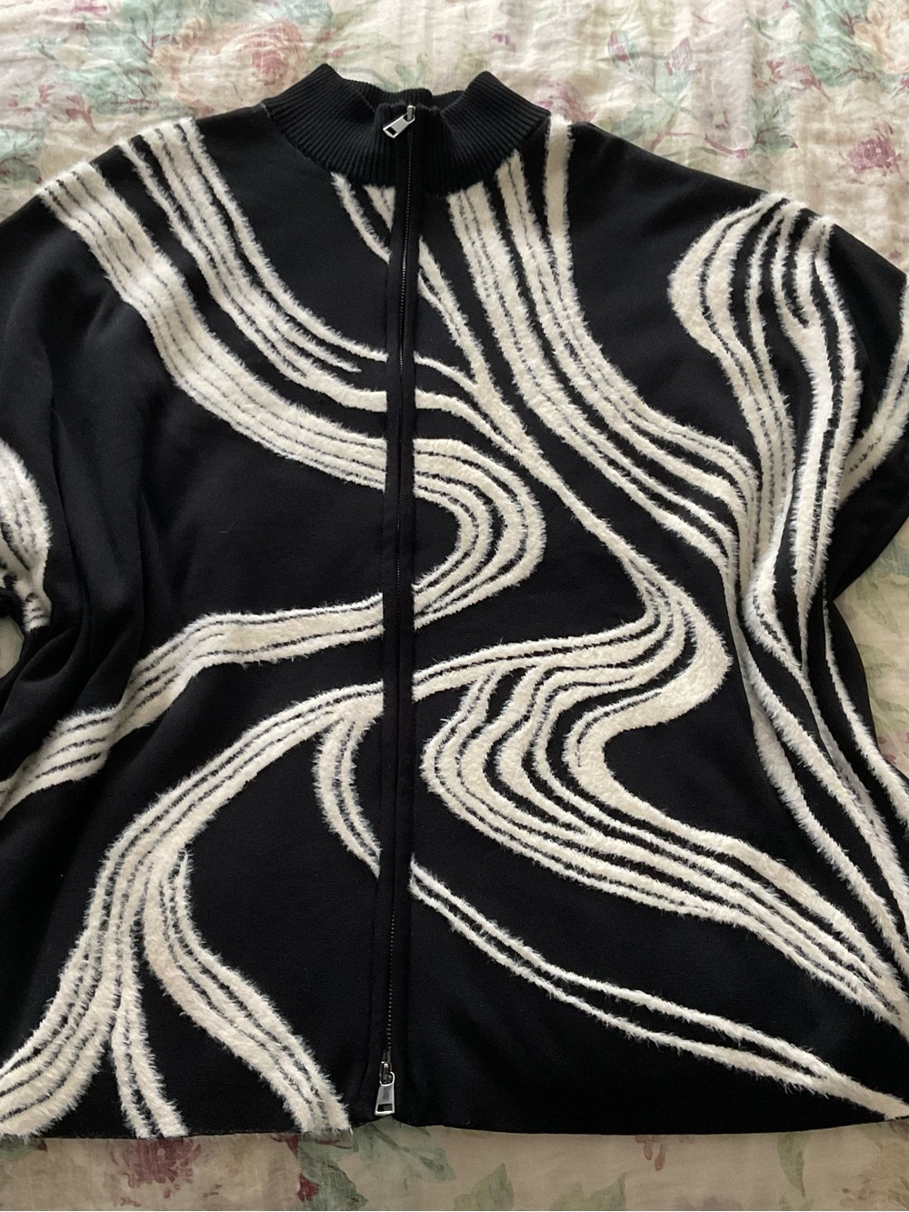 Chico's Black & White Zip-Front Wave-Pattern Cape